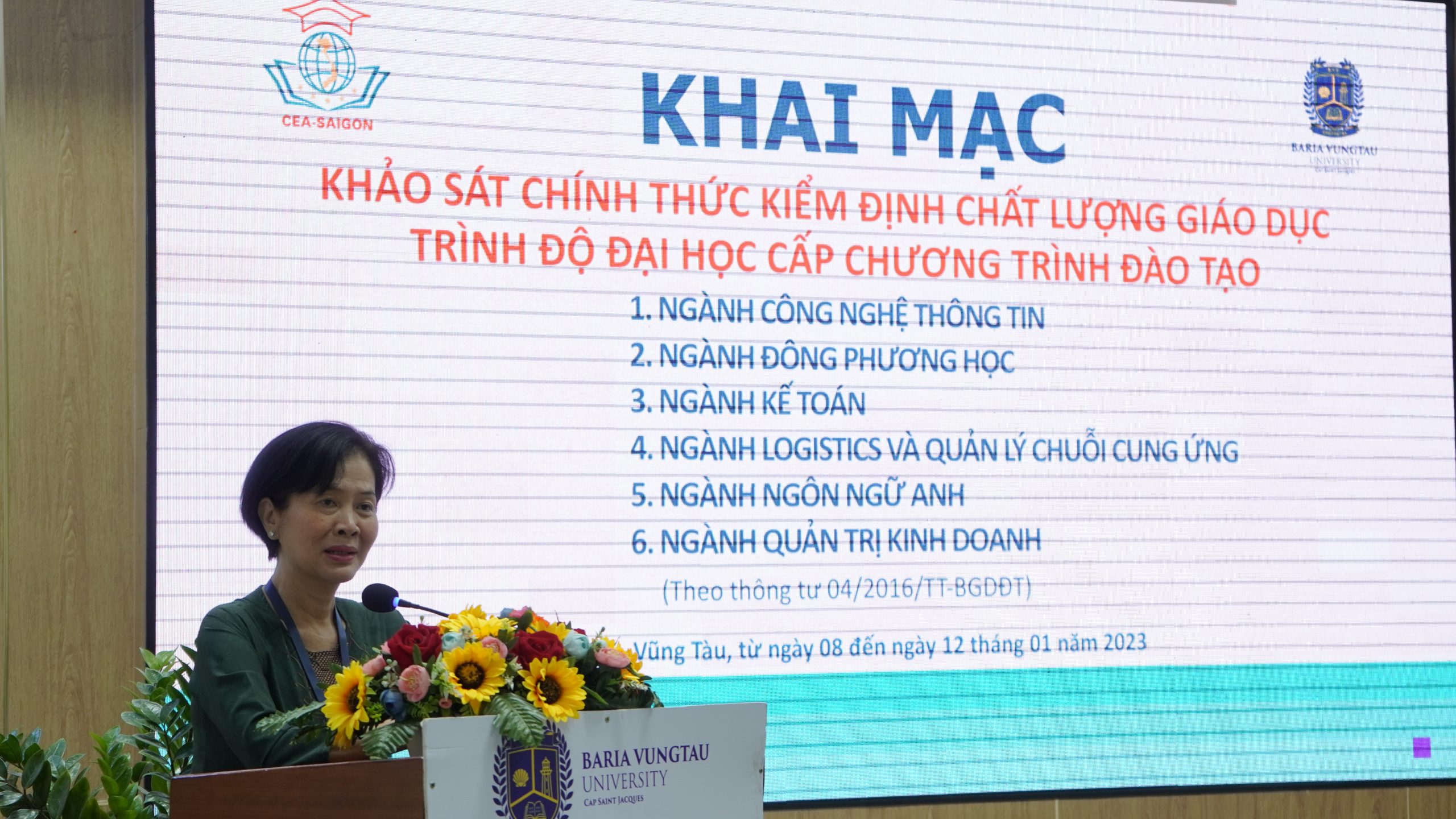 TS Nguyễn Kim Dung - Trưởng Đoàn đánh giá ngoài phát biểu khai mạc