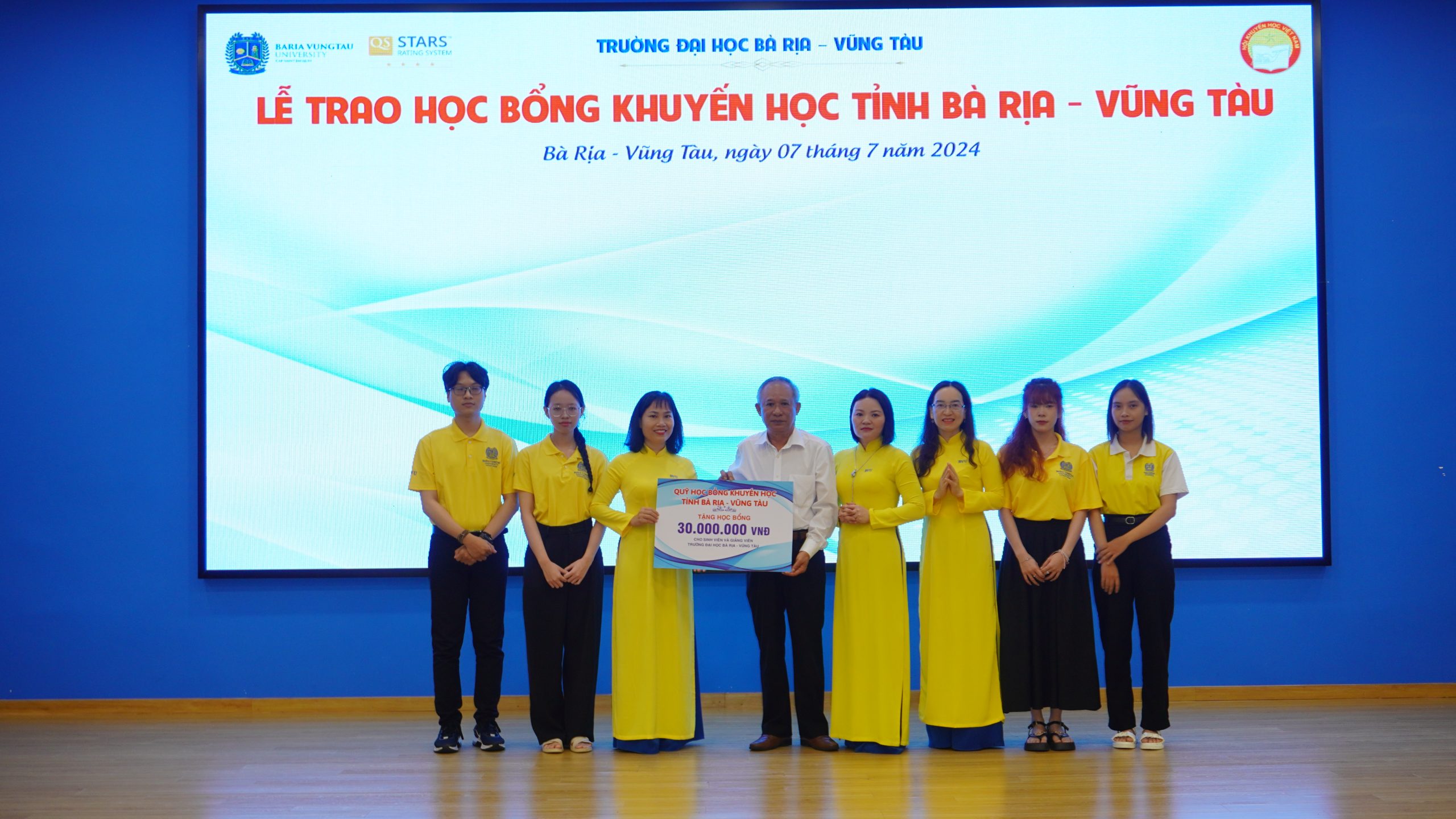 Lễ vinh danh và trao học bổng BVU: Hơn cả tự hào, là bản giao hưởng của tri thức và lòng nhân ái!