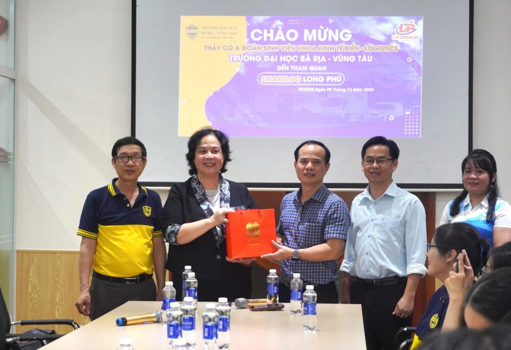 BỨT PHÁ TỪ TRẢI NGHIỆM: SINH VIÊN BVU LÀM CHỦ KIẾN THỨC VỀ KINH TẾ BIỂN – LOGISTICS