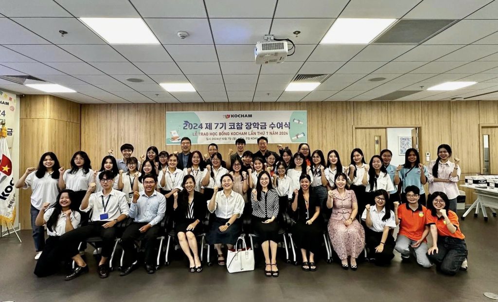 SINH VIÊN BVU TỎA SÁNG TRÊN BẢNG VÀNG THÀNH TÍCH 2025