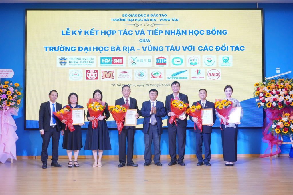 BVU TĂNG TỐC HỢP TÁC CHIẾN LƯỢC, TIẾP NHẬN HỌC BỔNG ĐỒNG HÀNH CÙNG SINH VIÊN