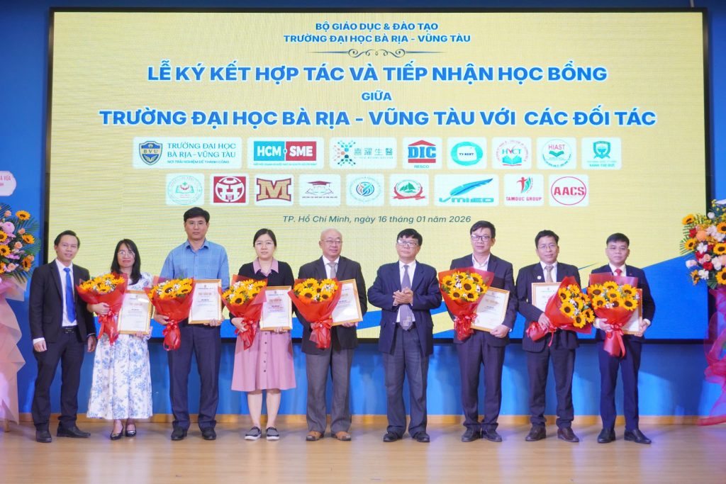 BVU TĂNG TỐC HỢP TÁC CHIẾN LƯỢC, TIẾP NHẬN HỌC BỔNG ĐỒNG HÀNH CÙNG SINH VIÊN