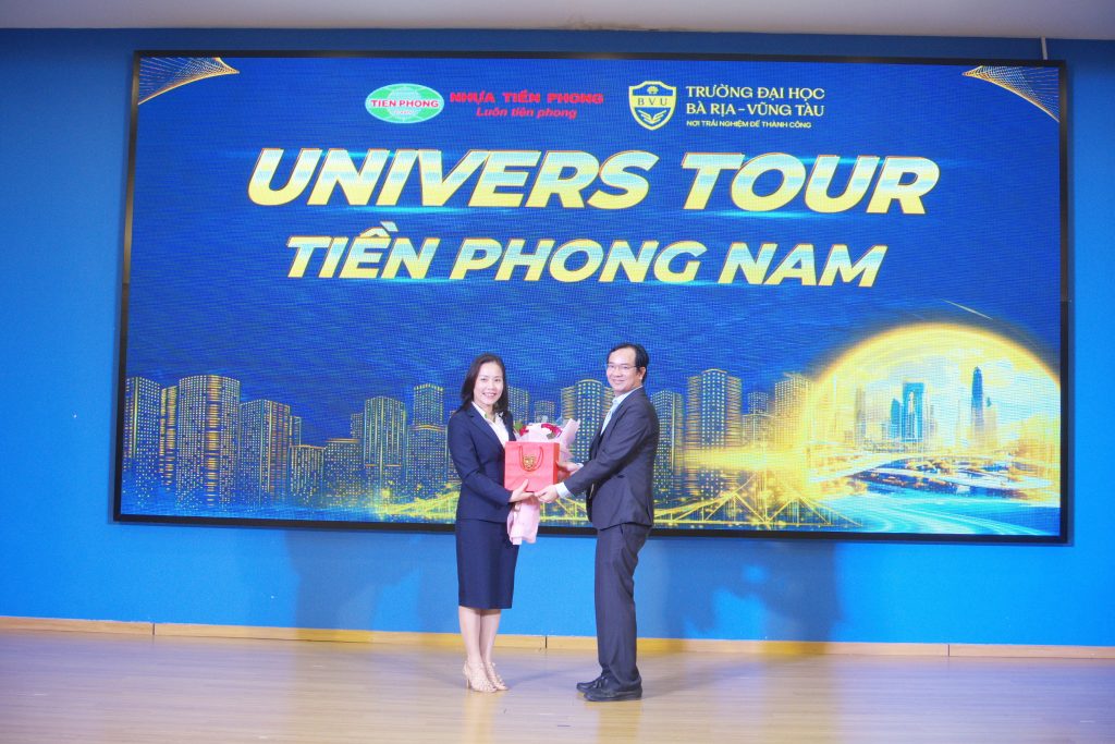 TỌA ĐÀM “UNIVERS TOUR – TIỀN PHONG NAM” LAN TỎA NĂNG LỰC PHÁT TRIỂN BỀN VỮNG ĐẾN SINH VIÊN BVU