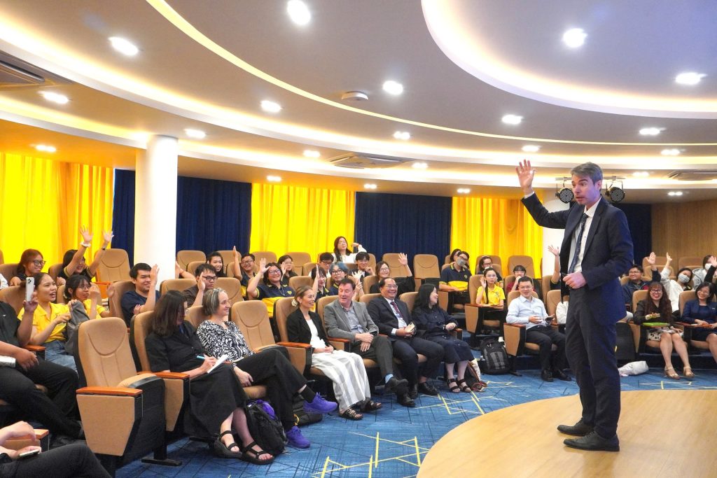 TRƯỜNG ĐẠI HỌC TÂY ANH QUỐC (UWE) GẶP MẶT VÀ GIAO LƯU CÙNG GIẢNG VIÊN, SINH VIÊN BVU