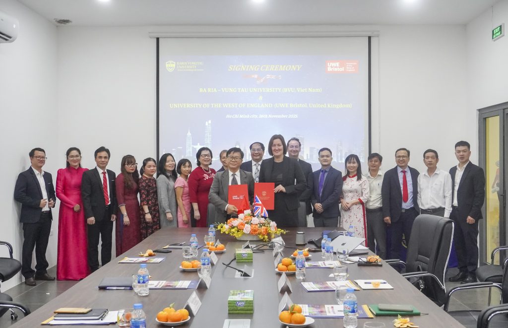 Hiệu trưởng BVU góp ý chiến lược KH&CN TP.HCM: Đưa Kinh tế biển và Logistics thành mũi nhọn đột phá