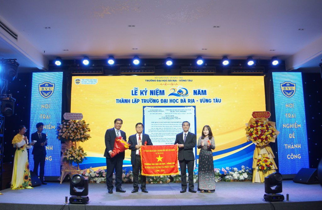 Hiệu trưởng BVU góp ý chiến lược KH&CN TP.HCM: Đưa Kinh tế biển và Logistics thành mũi nhọn đột phá