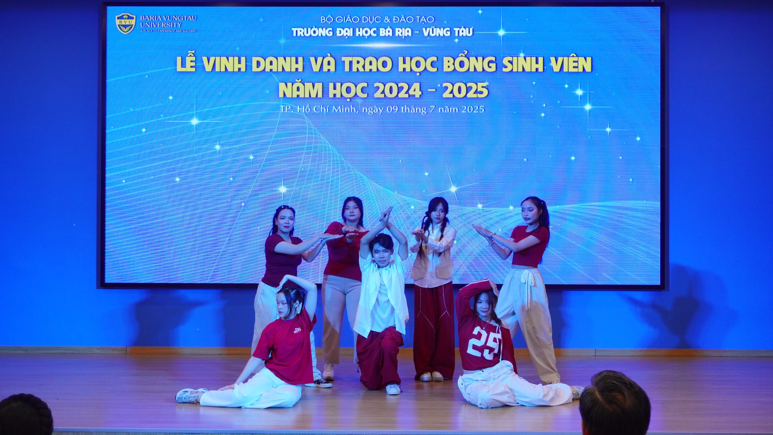 Gửi gắm niềm tin, Vững bước tương lai: BVU Vinh danh và trao học bổng sinh viên 2025