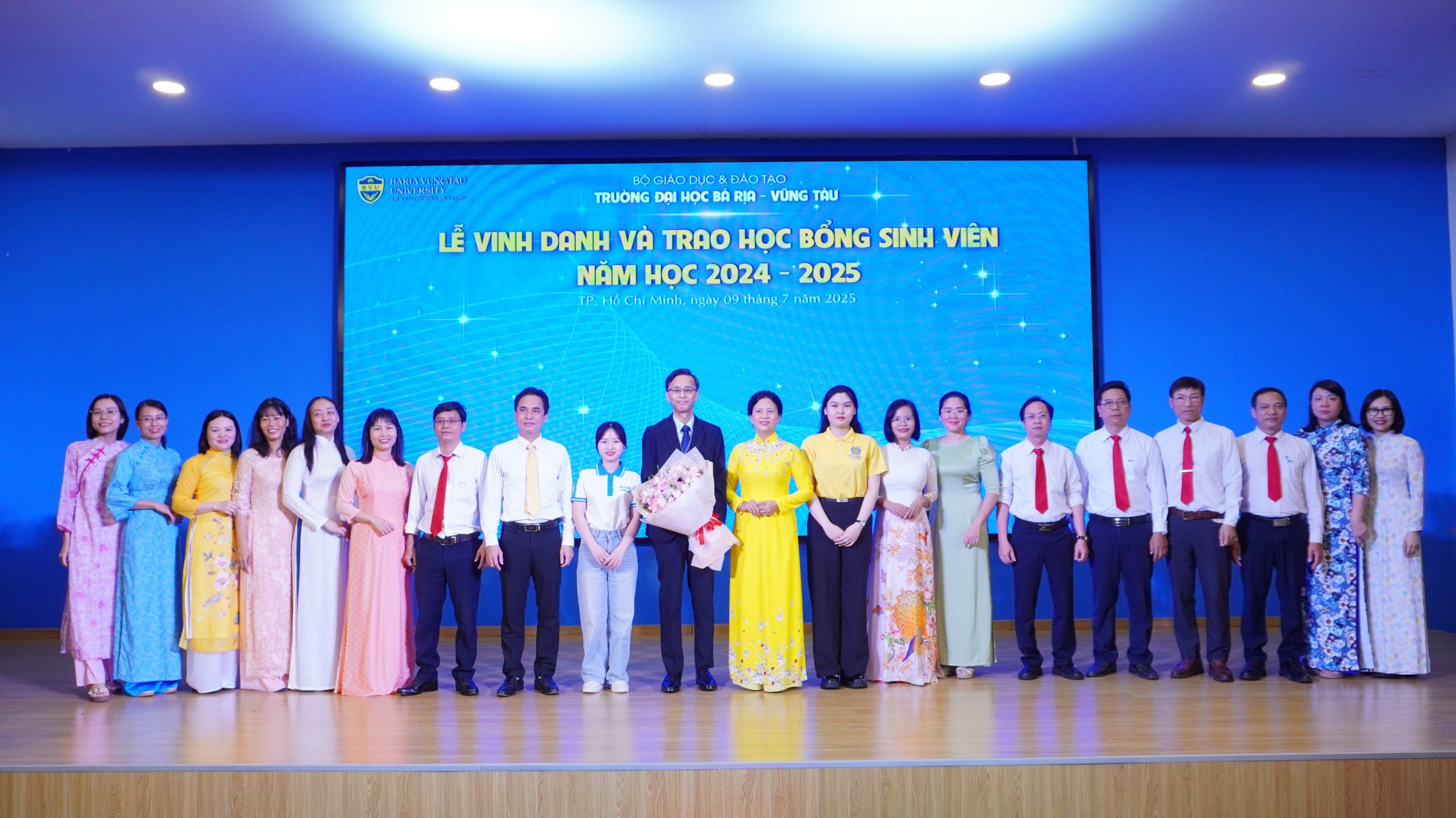 Gửi gắm niềm tin, Vững bước tương lai: BVU Vinh danh và trao học bổng sinh viên 2025