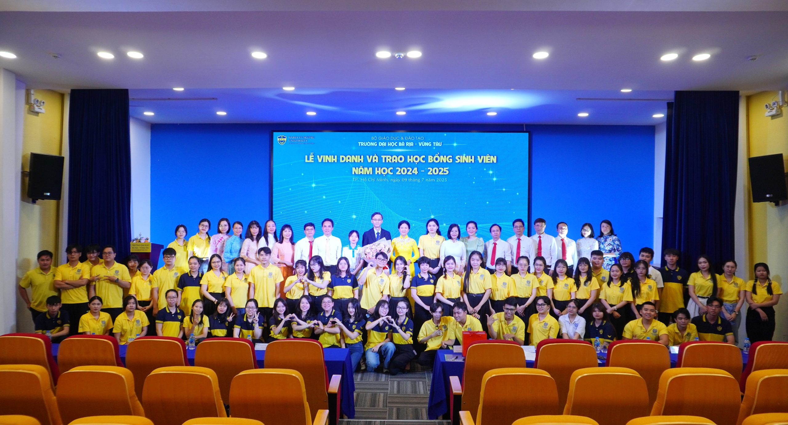 Gửi gắm niềm tin, Vững bước tương lai: BVU Vinh danh và trao học bổng sinh viên 2025