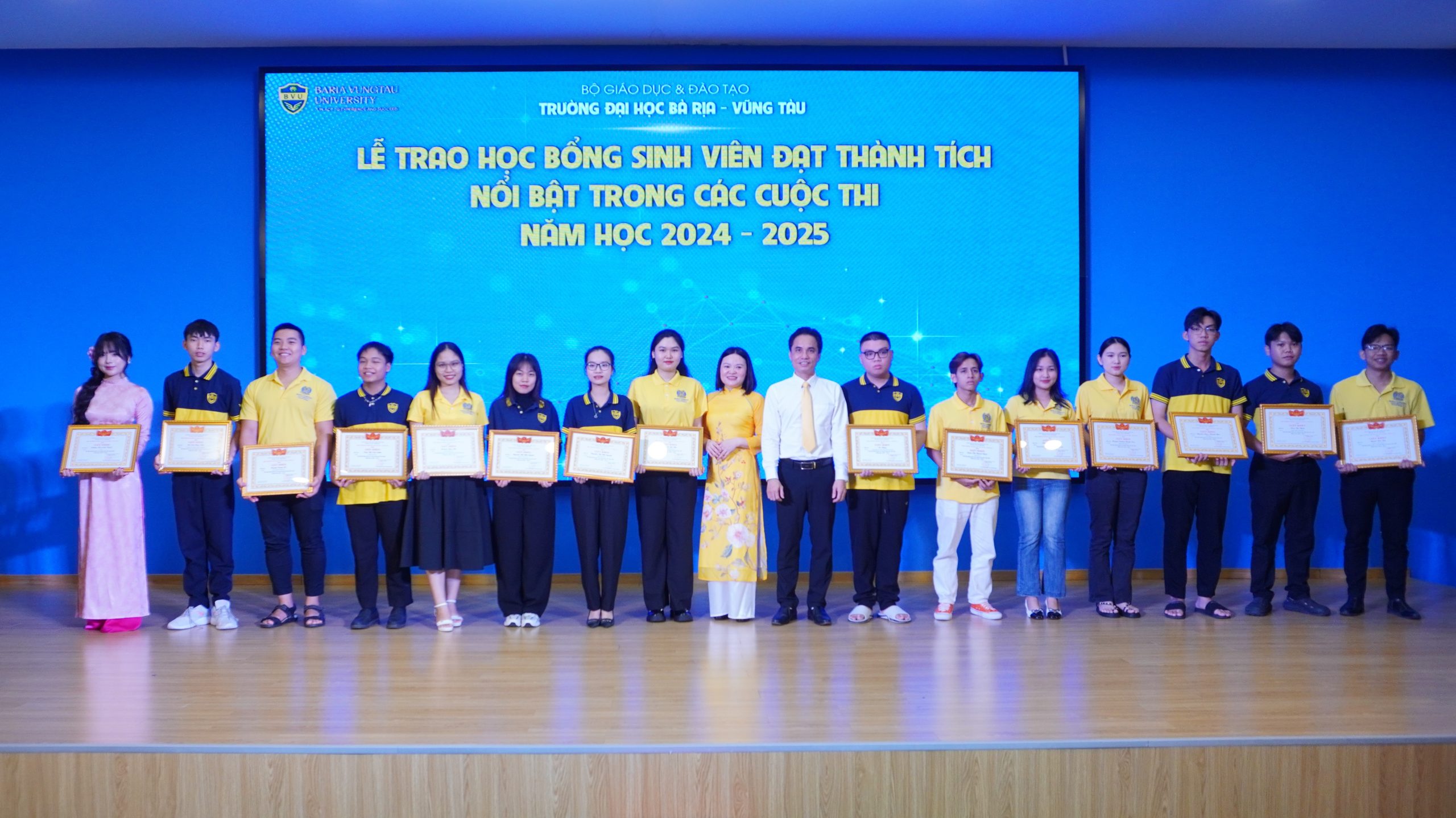 Gửi gắm niềm tin, Vững bước tương lai: BVU Vinh danh và trao học bổng sinh viên 2025