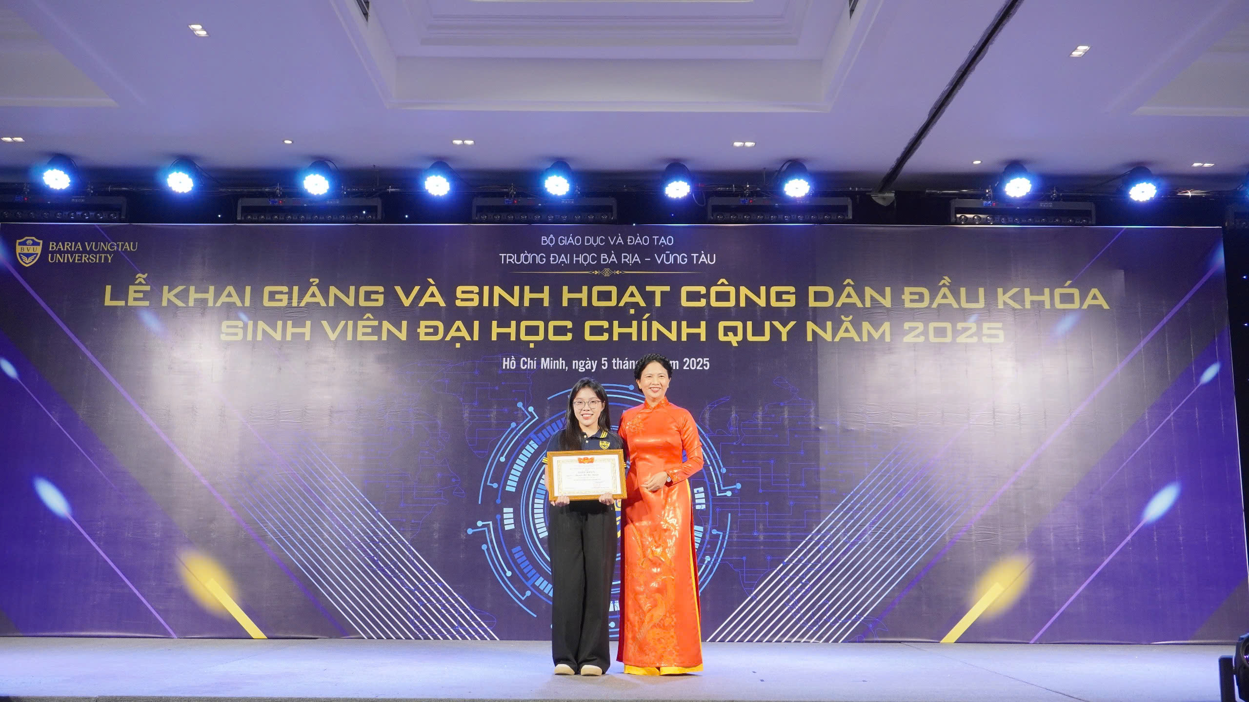 BVU RỘN RÀNG ĐÓN TÂN SINH VIÊN KHÓA 2025: MỞ RA HÀNH TRÌNH CHINH PHỤC TRI THỨC VÀ PHÁT TRIỂN TOÀN DIỆN