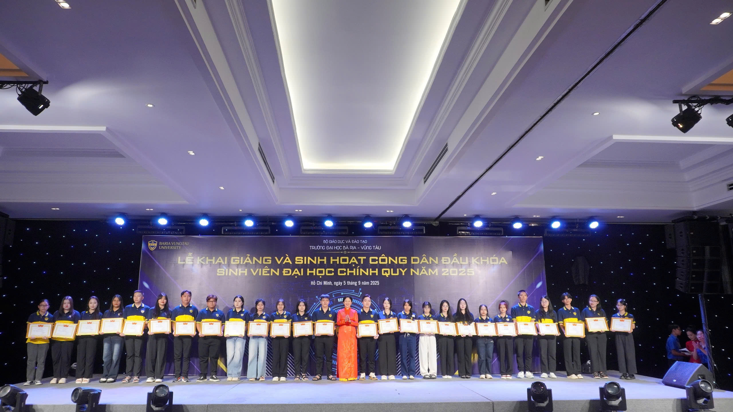 BVU RỘN RÀNG ĐÓN TÂN SINH VIÊN KHÓA 2025: MỞ RA HÀNH TRÌNH CHINH PHỤC TRI THỨC VÀ PHÁT TRIỂN TOÀN DIỆN