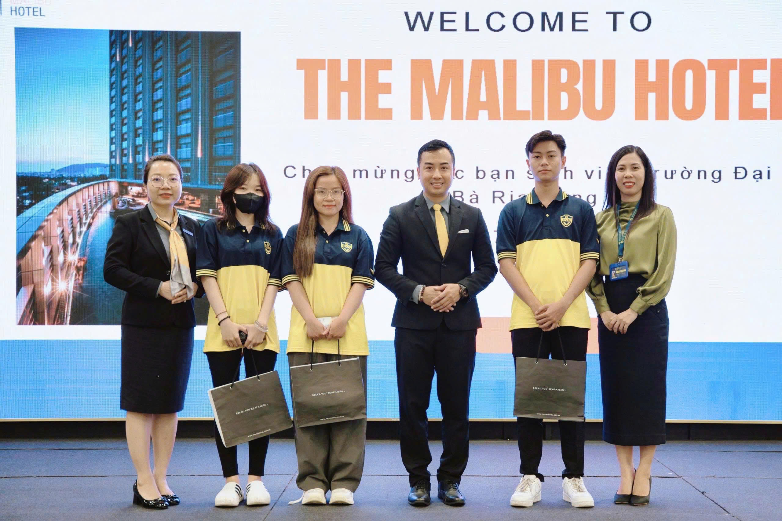 “Check-in” Malibu hotel: Sinh viên BVU khám phá thế giới đẳng cấp 5 sao ngay tại Vũng Tàu