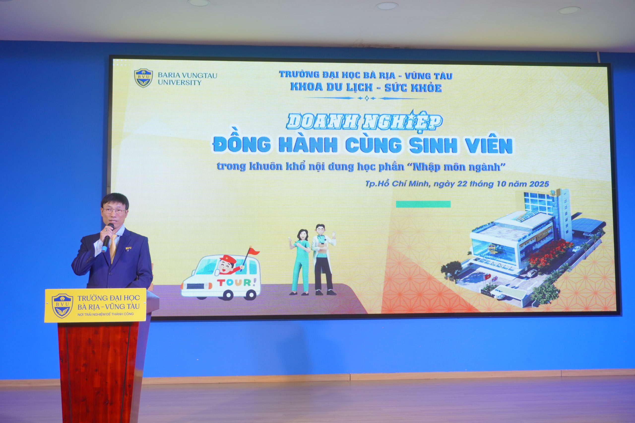 Lãnh đạo doanh nghiệp Du lịch & Bệnh viện Vũng Tàu định hướng nghề nghiệp cho Tân sinh viên Khoa Du lịch – Sức khỏe BVU