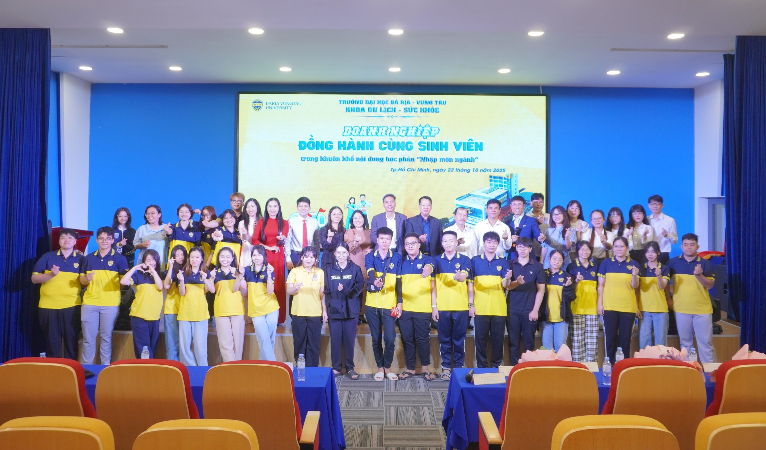 Lãnh đạo doanh nghiệp Du lịch & Bệnh viện Vũng Tàu định hướng nghề nghiệp cho Tân sinh viên Khoa Du lịch – Sức khỏe BVU