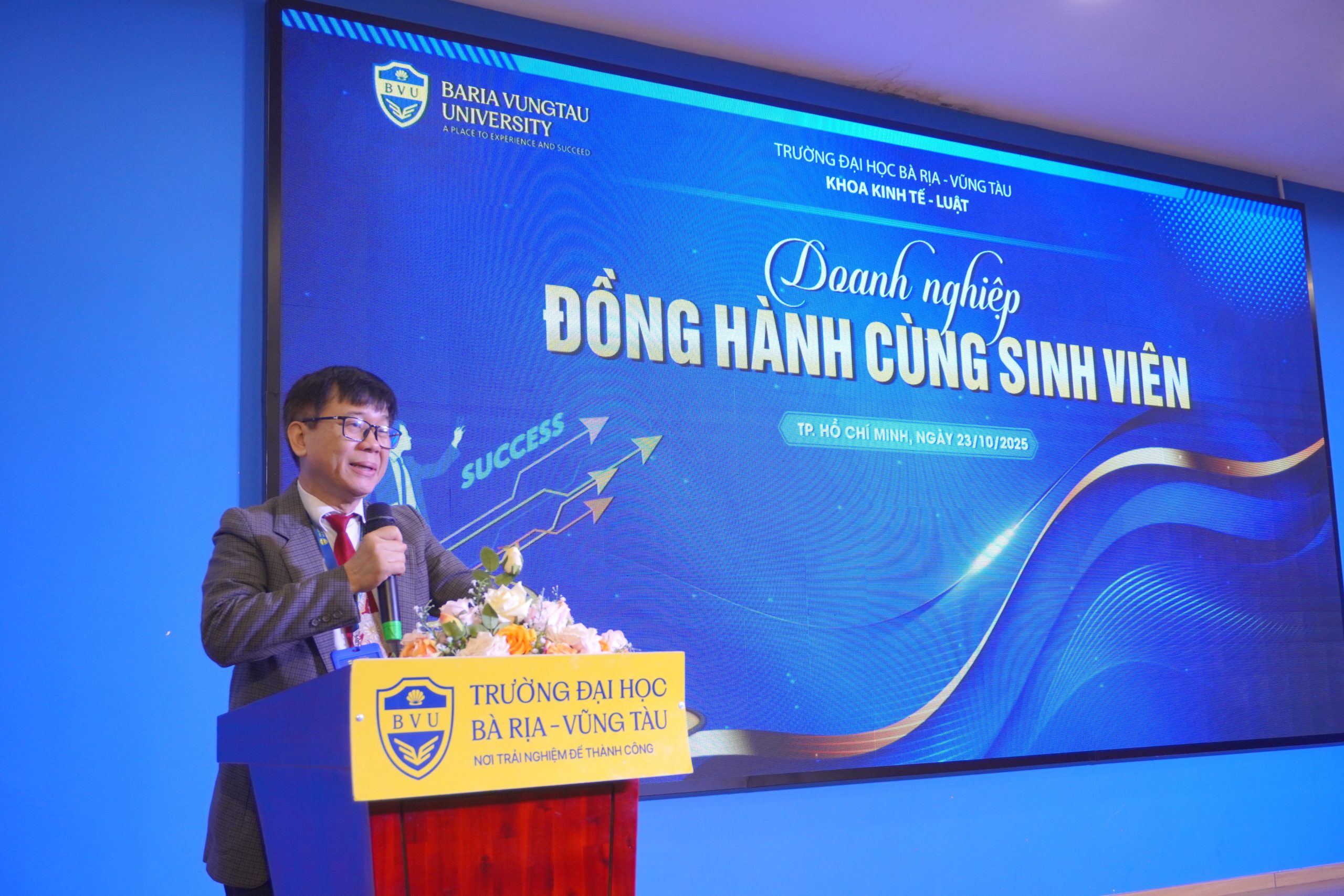 Nhiều Thẩm phán, Ceo, Tổng Giám đốc doanh nghiệp… đến tiếp lửa thực tế cho Tân sinh viên Khoa Kinh tế – Luật BVU
