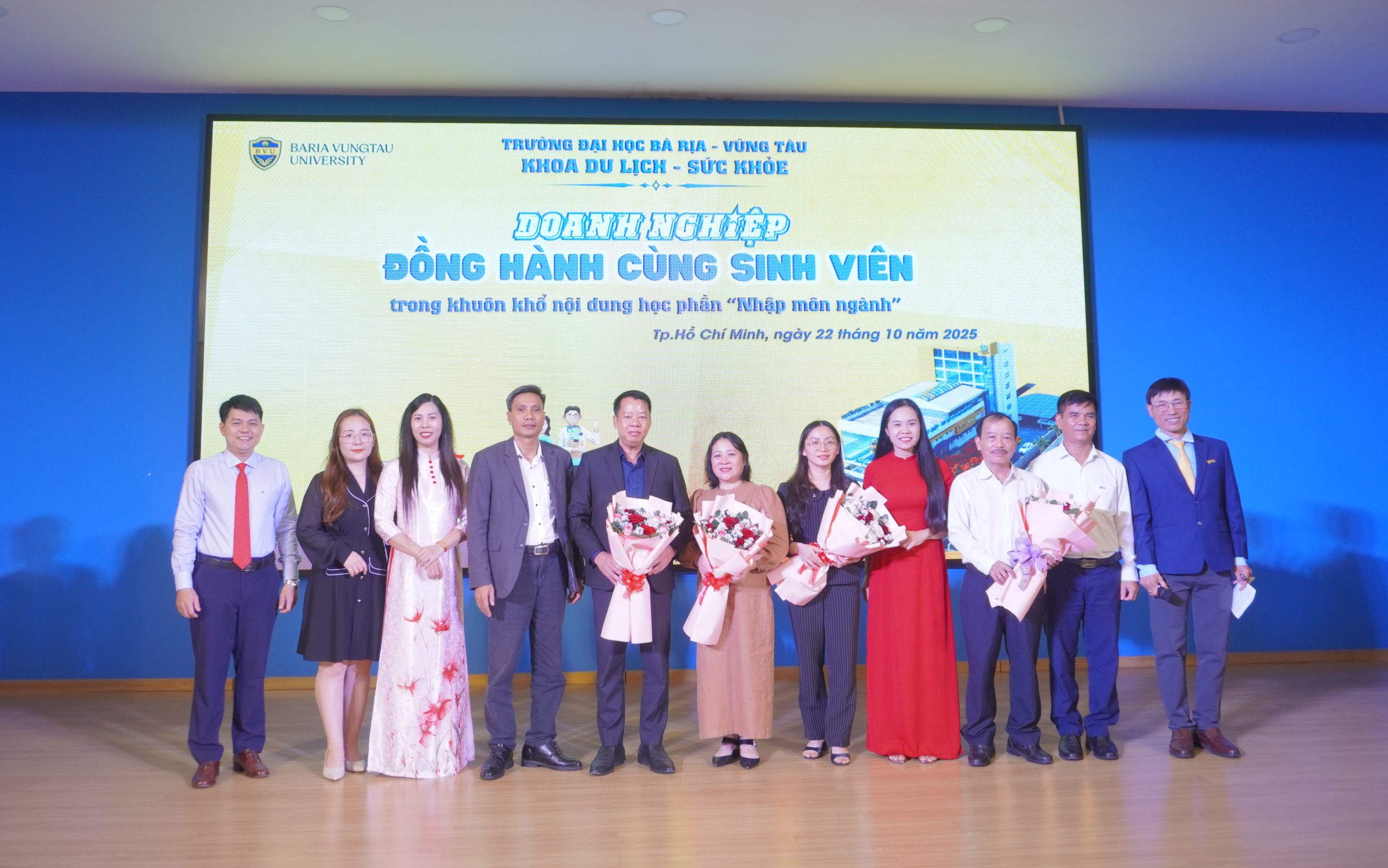 Lãnh đạo doanh nghiệp Du lịch & Bệnh viện Vũng Tàu định hướng nghề nghiệp cho Tân sinh viên Khoa Du lịch – Sức khỏe BVU