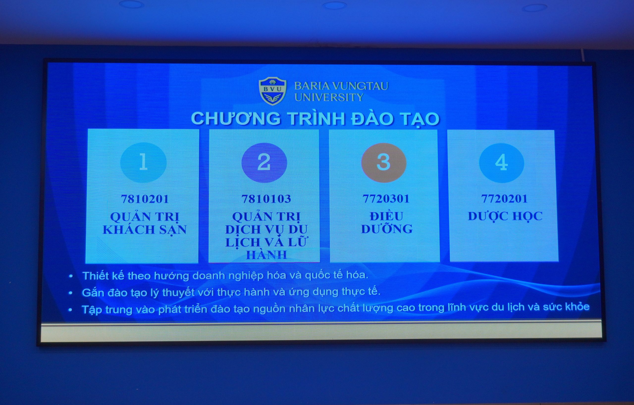 Lãnh đạo doanh nghiệp Du lịch & Bệnh viện Vũng Tàu định hướng nghề nghiệp cho Tân sinh viên Khoa Du lịch – Sức khỏe BVU