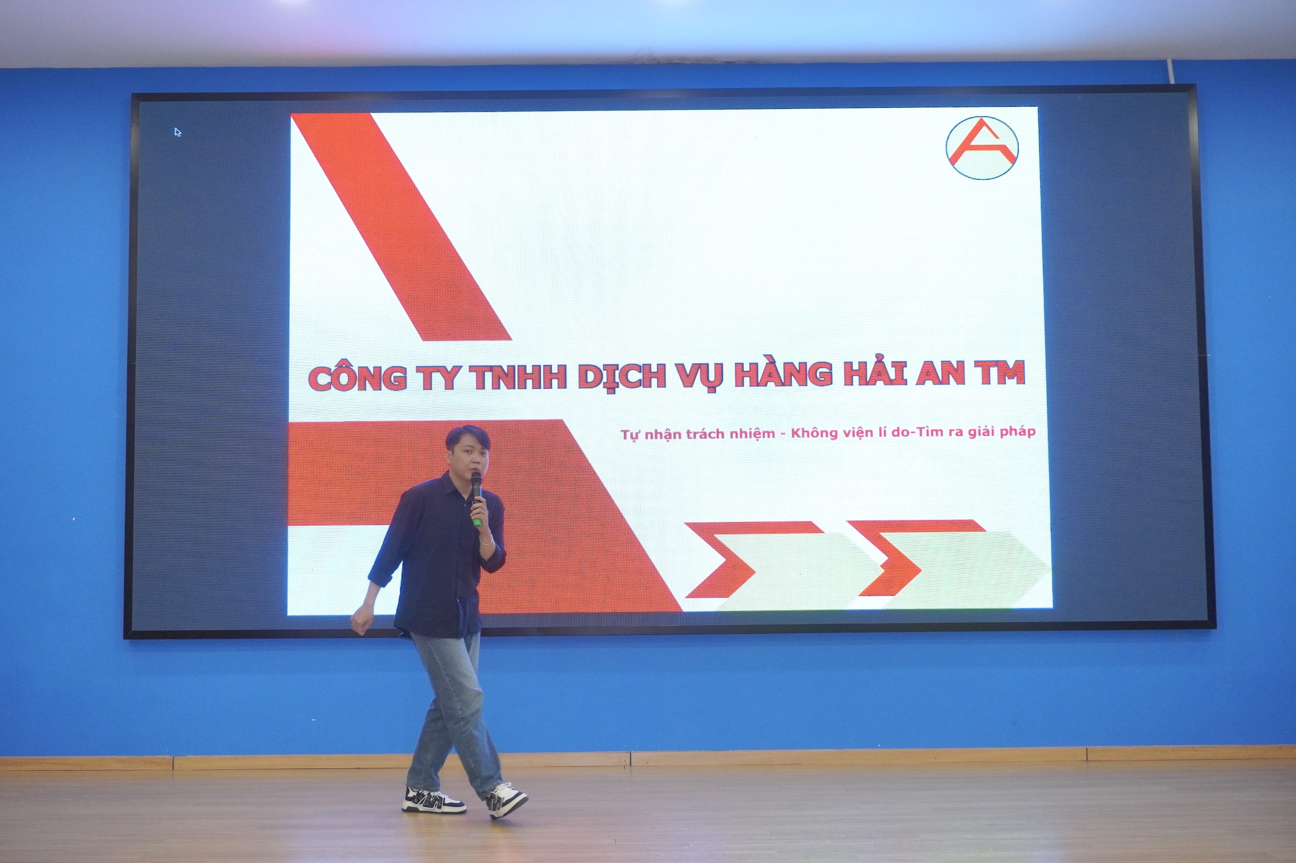 Chuyên gia định hướng, cựu sinh viên truyền lửa: Hành trình của Tân sinh viên Khoa Kinh tế biển – Logistics BVU bắt đầu