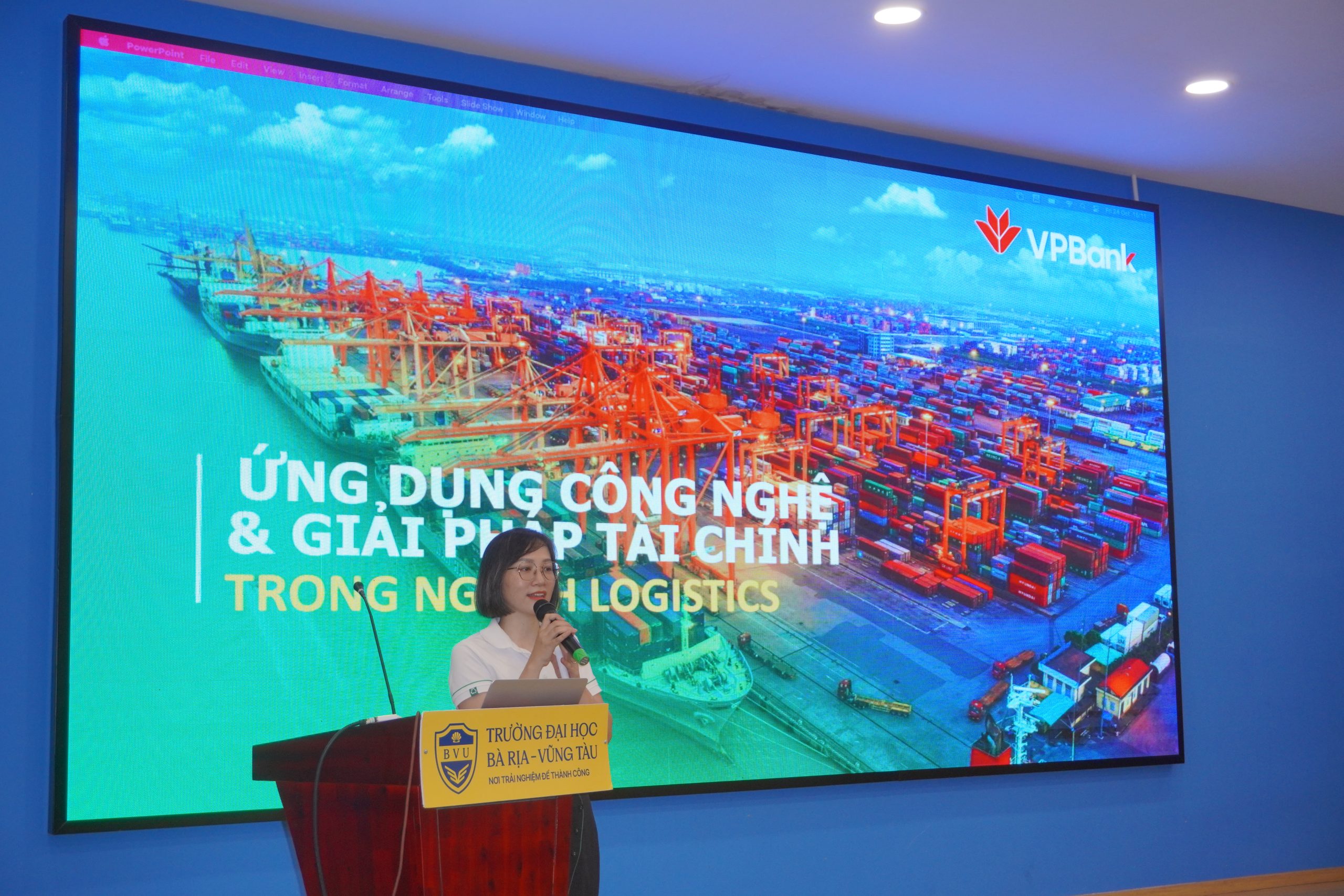 Chuyên gia định hướng, cựu sinh viên truyền lửa: Hành trình của Tân sinh viên Khoa Kinh tế biển – Logistics BVU bắt đầu