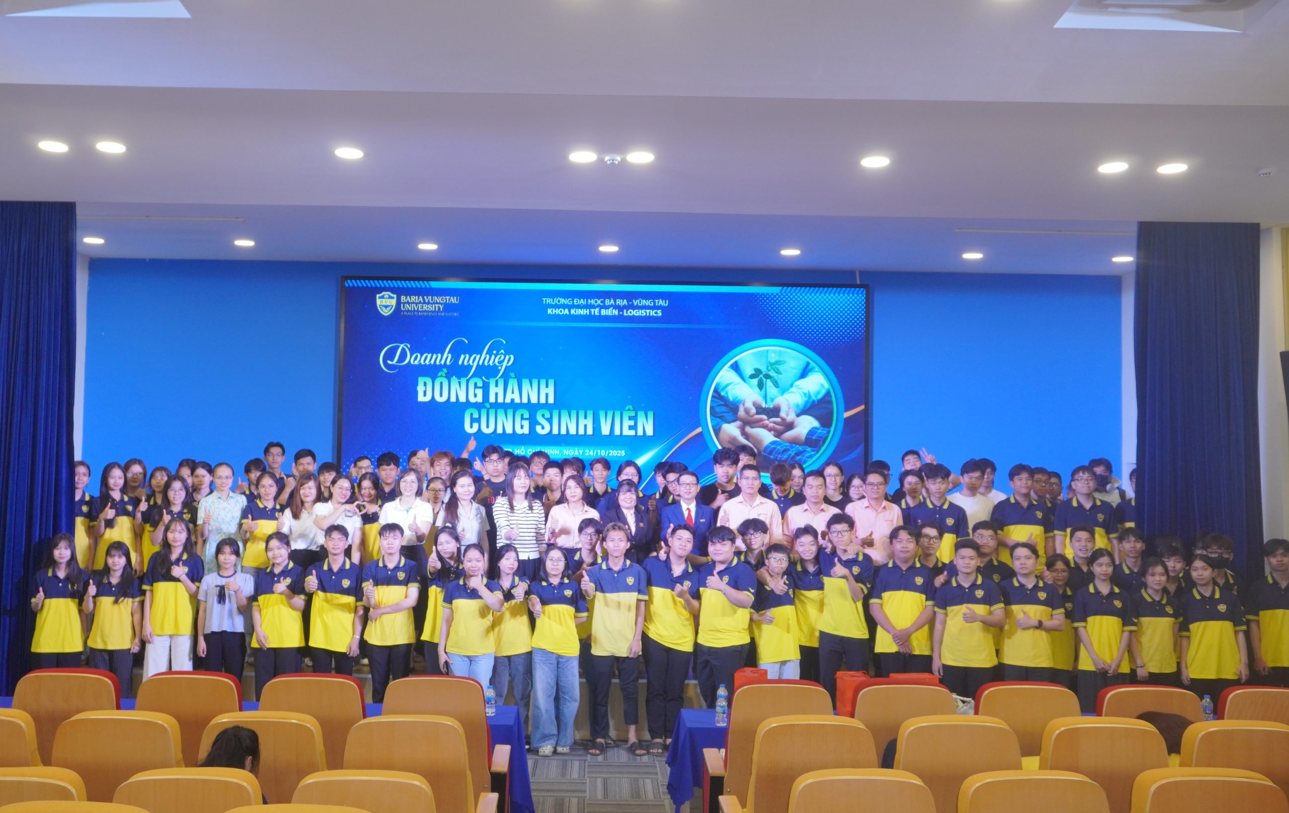 Chuyên gia định hướng, cựu sinh viên truyền lửa: Hành trình của Tân sinh viên Khoa Kinh tế biển – Logistics BVU bắt đầu