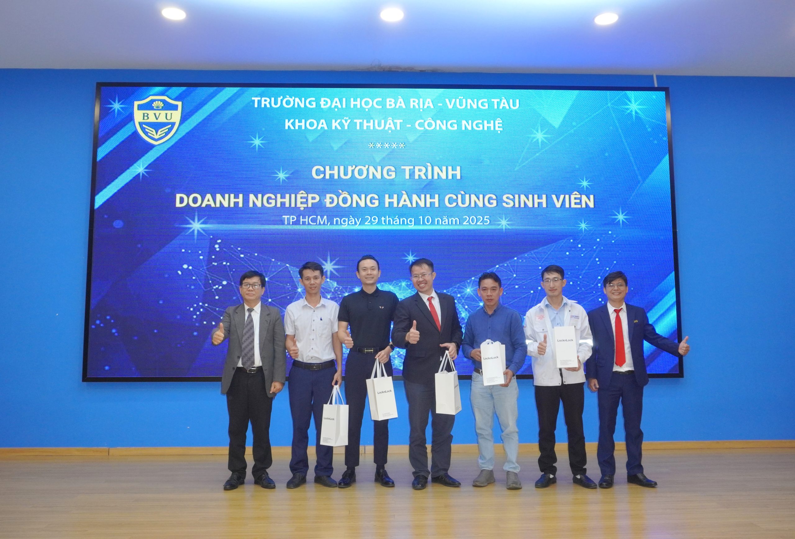 Lãnh đạo Doanh nghiệp “Bật mí” cơ hội nghề nghiệp ngành Kỹ thuật – Công nghệ cùng Tân sinh viên BVU