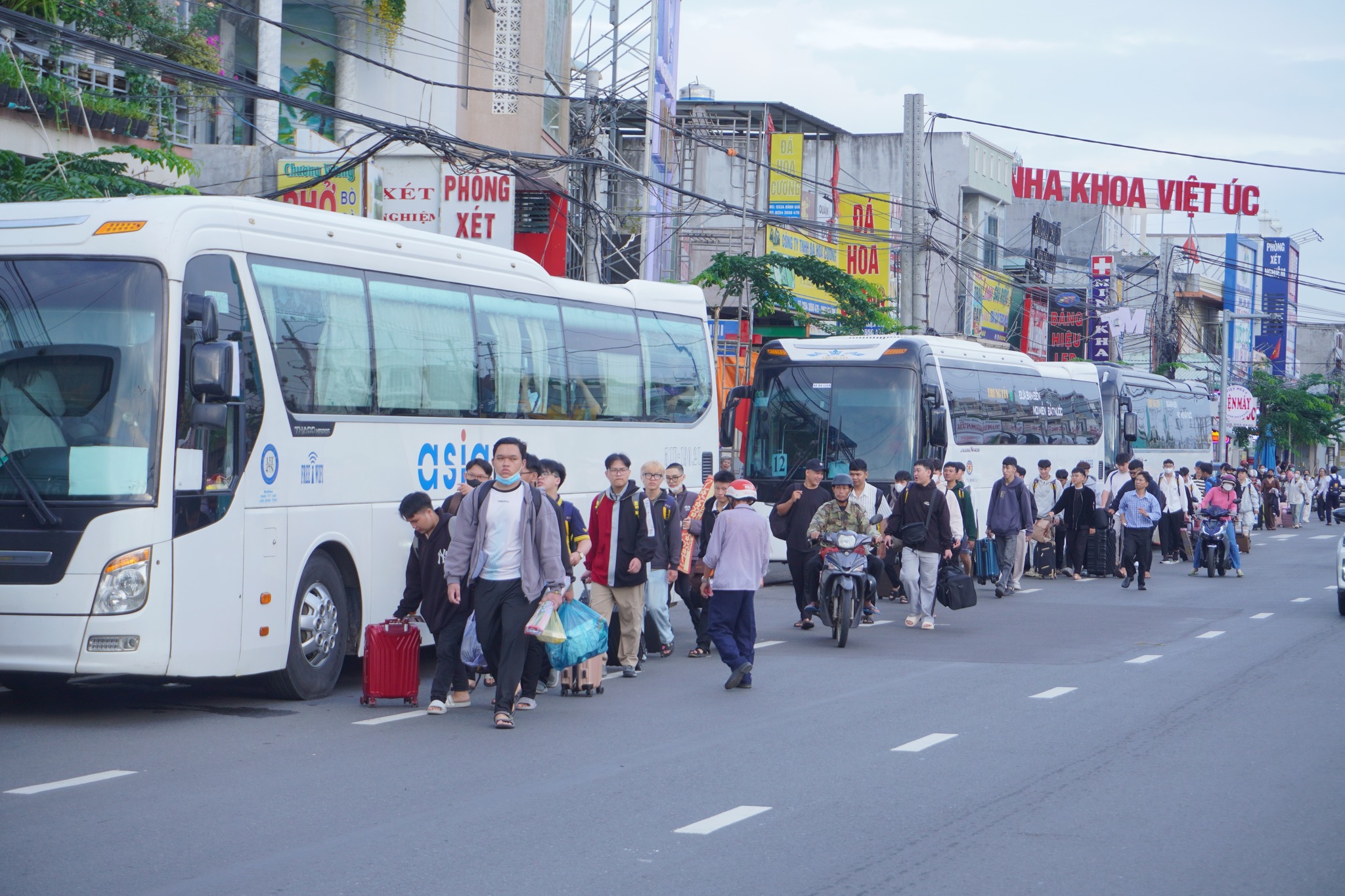 Sinh viên BVU Khóa 2024 chính thức “nhập ngũ” – Trải nghiệm “cuộc sống bộ đội”