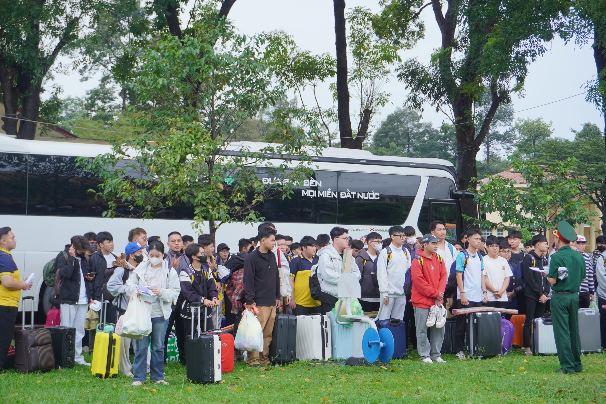 Sinh viên BVU Khóa 2024 chính thức “nhập ngũ” – Trải nghiệm “cuộc sống bộ đội”