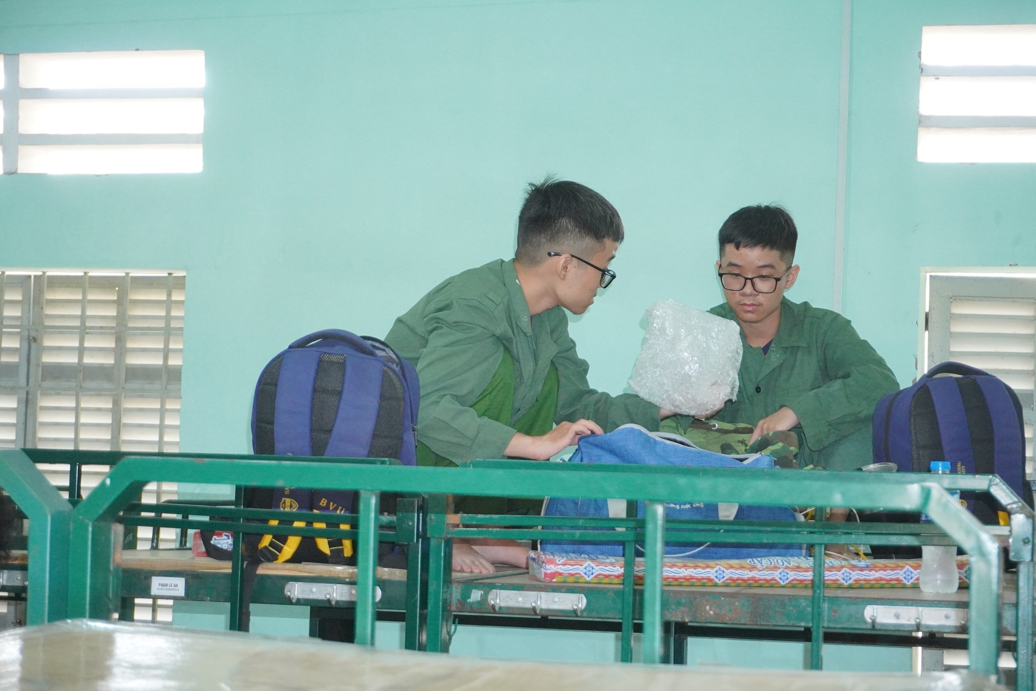 Sinh viên BVU Khóa 2024 chính thức “nhập ngũ” – Trải nghiệm “cuộc sống bộ đội”