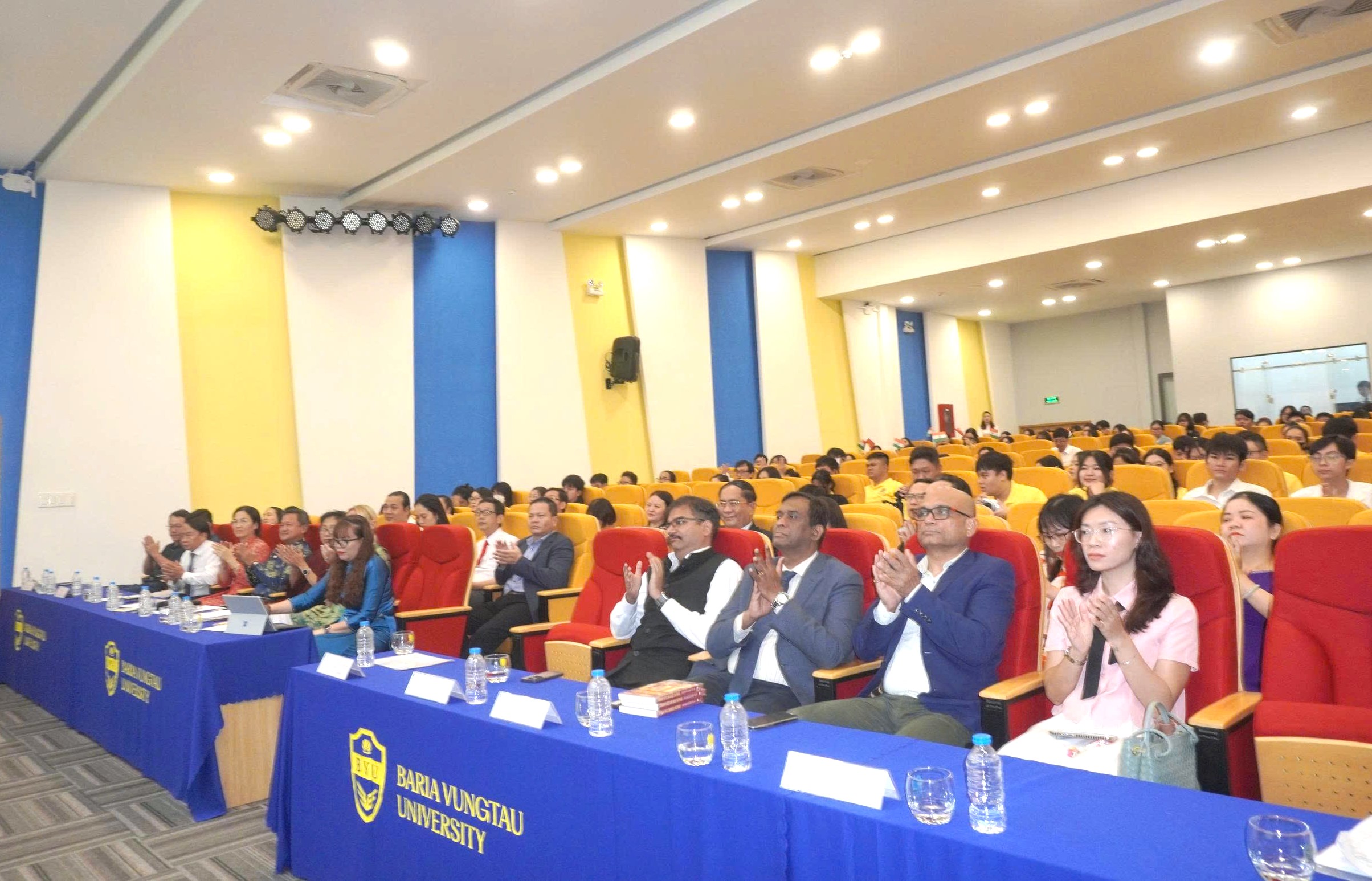 Những “Đại sứ văn hóa trẻ BVU” và hành trình kể chuyện Việt Nam – Ấn Độ bằng tiếng Anh