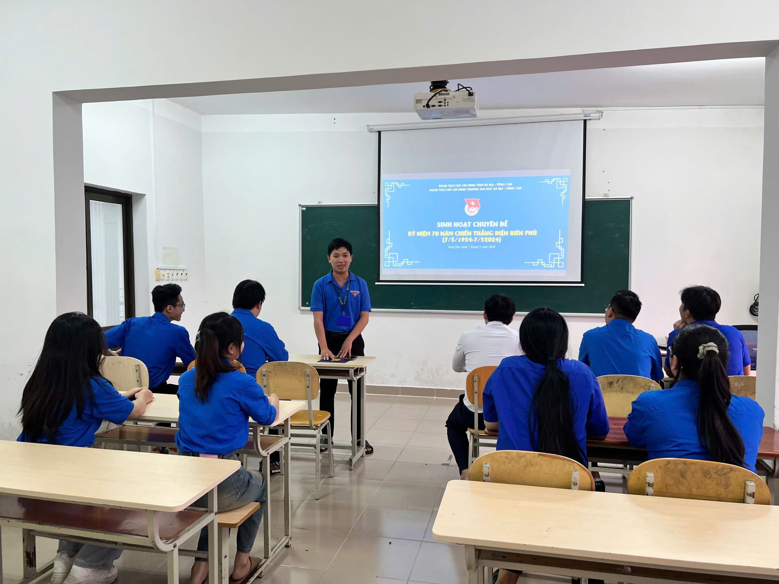 SINH HOẠT CHUYÊN ĐỀ “70 NĂM ĐIỆN BIÊN PHỦ – TINH THẦN BẤT KHUẤT VẪN MÃI SÁNG NGỜI”