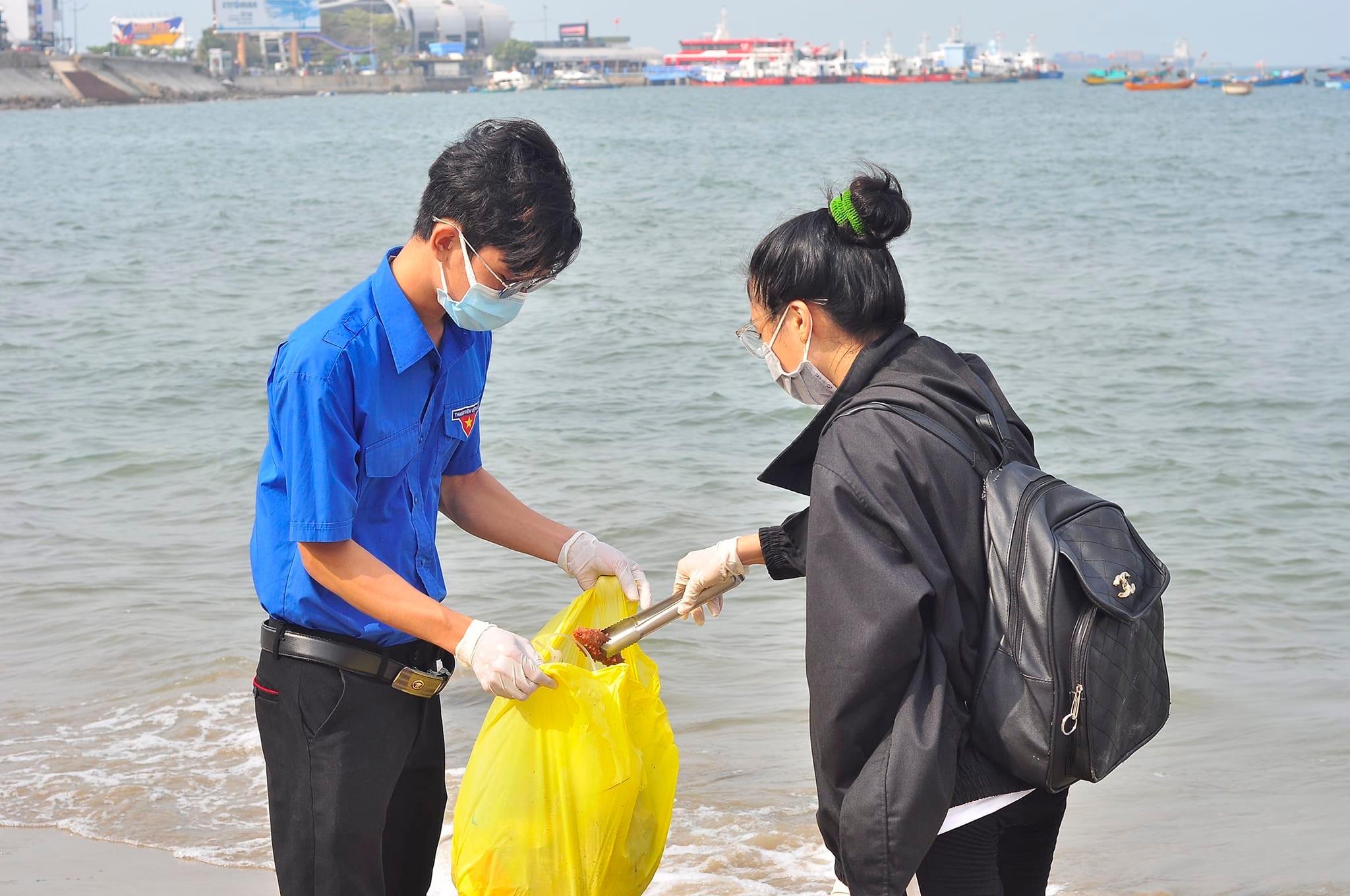 Ra Quân Hưởng Ứng “Ngày Chủ nhật xanh” – BVU Tham Gia Chiến Dịch “Làm Cho Thế Giới Sạch Hơn” Năm 2024