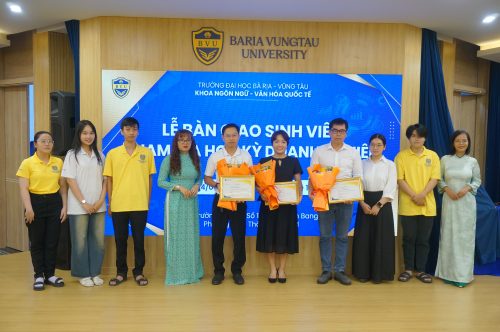 Gen Z Khoa Ngôn ngữ – Văn hoá quốc tế sẵn sàng tham vào “hành trình công sở”