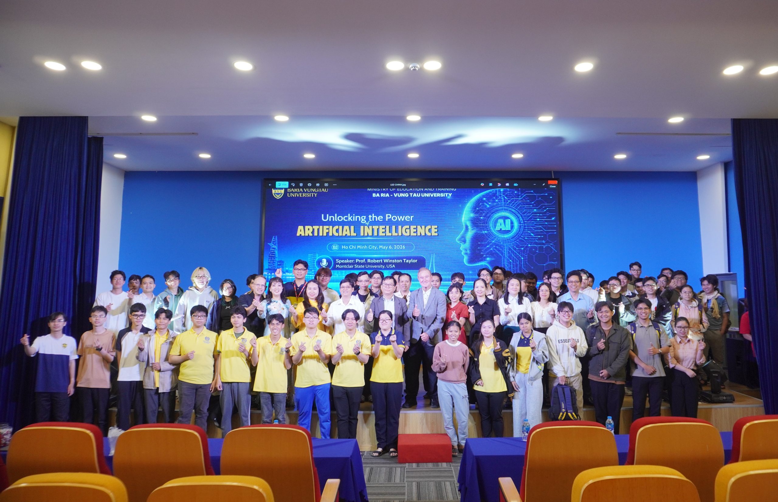 Khai phá sức mạnh AI: Thông điệp mạnh mẽ từ Giáo sư Robert Winston Taylor đến sinh viên BVU 