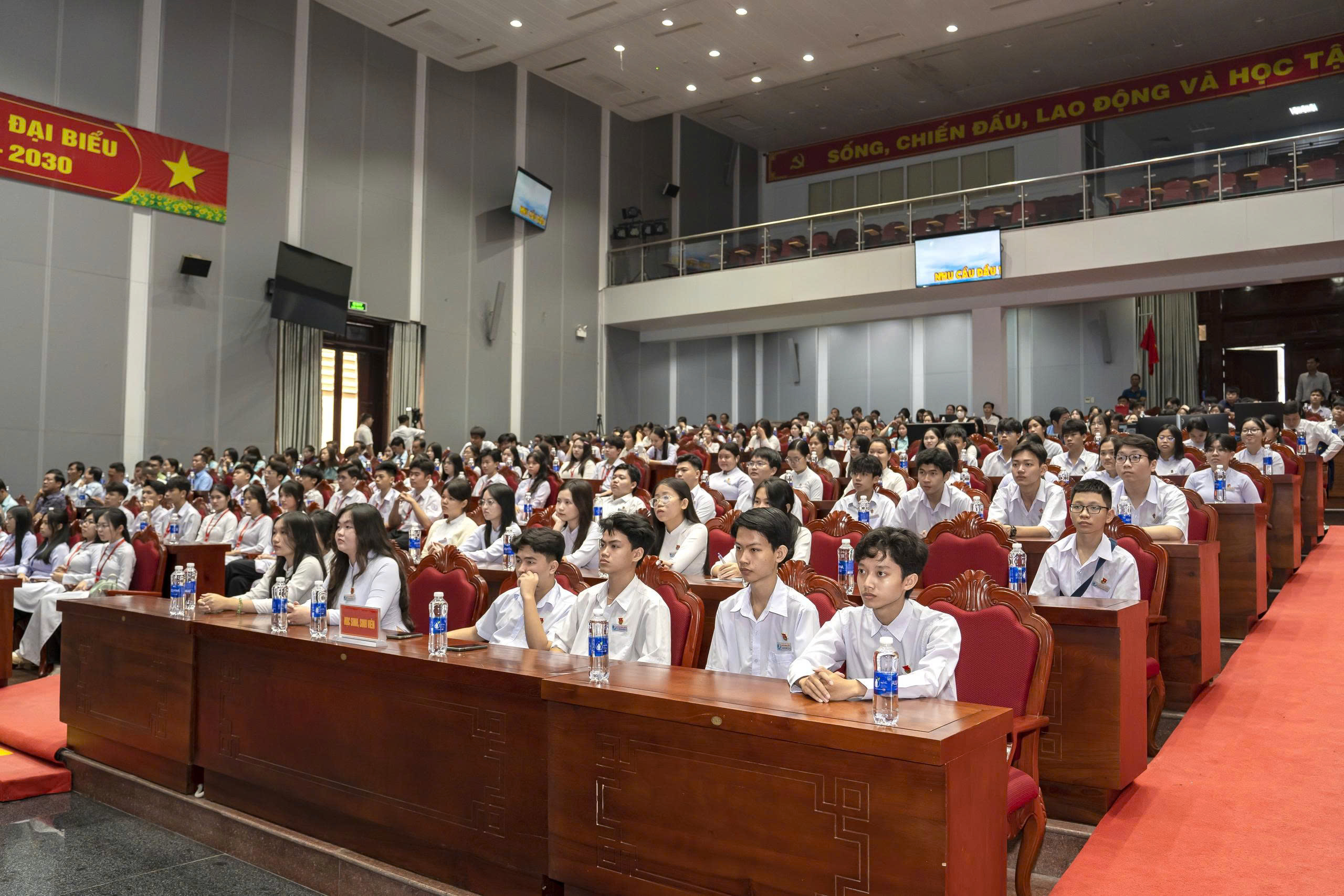 BVU cùng những chuyên gia hàng đầu “hiến kế” phát triển Kinh tế biển – Logistics tỉnh Cà Mau