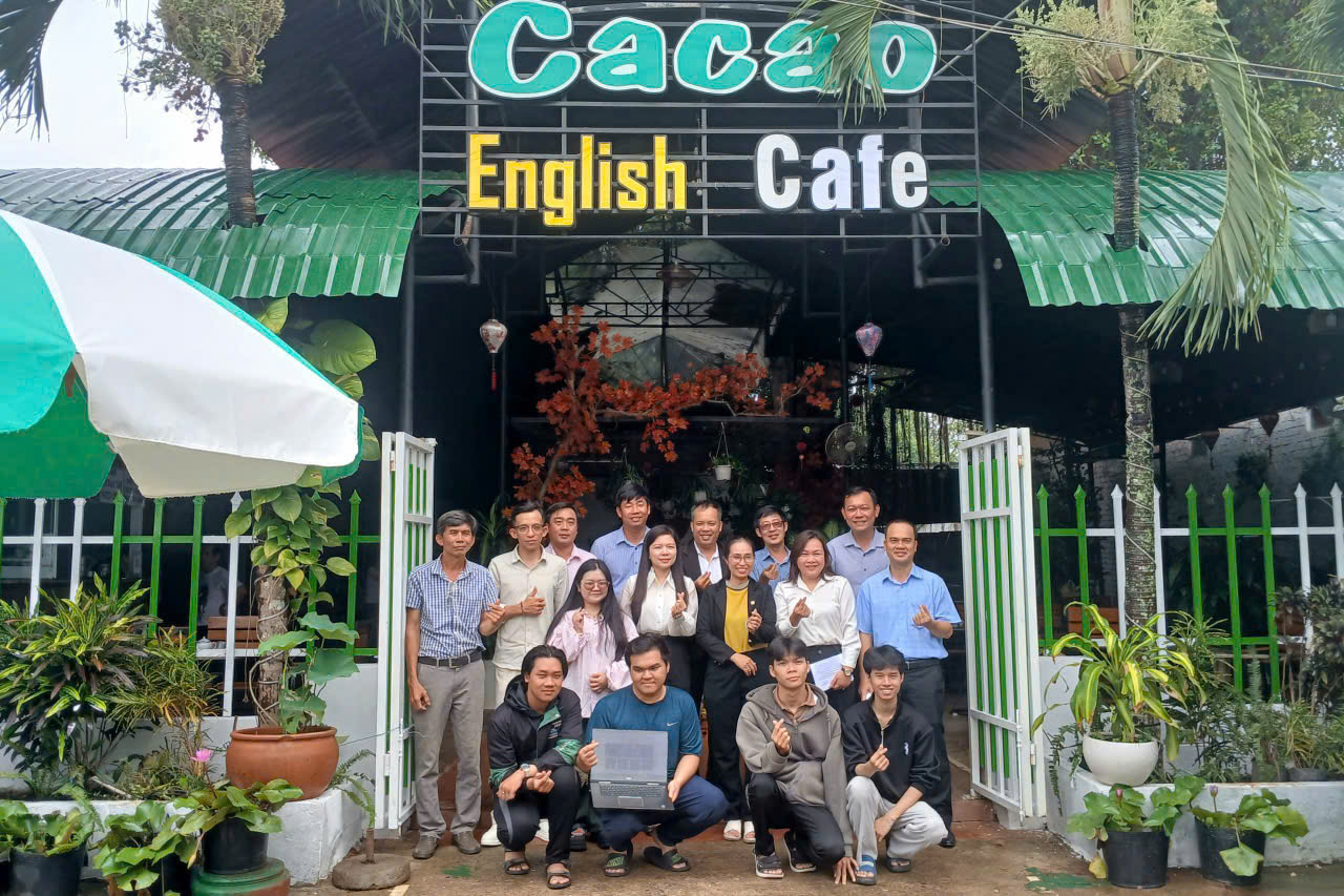 Sinh viên ngành Công nghệ thông tin “trúng thầu” hàng loạt dự án làm website cho UBND xã Kim Long