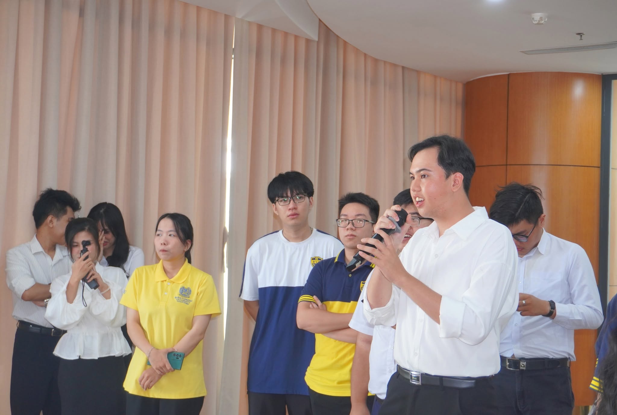 Sinh viên BVU trải nghiệm thực tế nghiệp vụ Hội nghị và Yến tiệc tại Victory Hotel