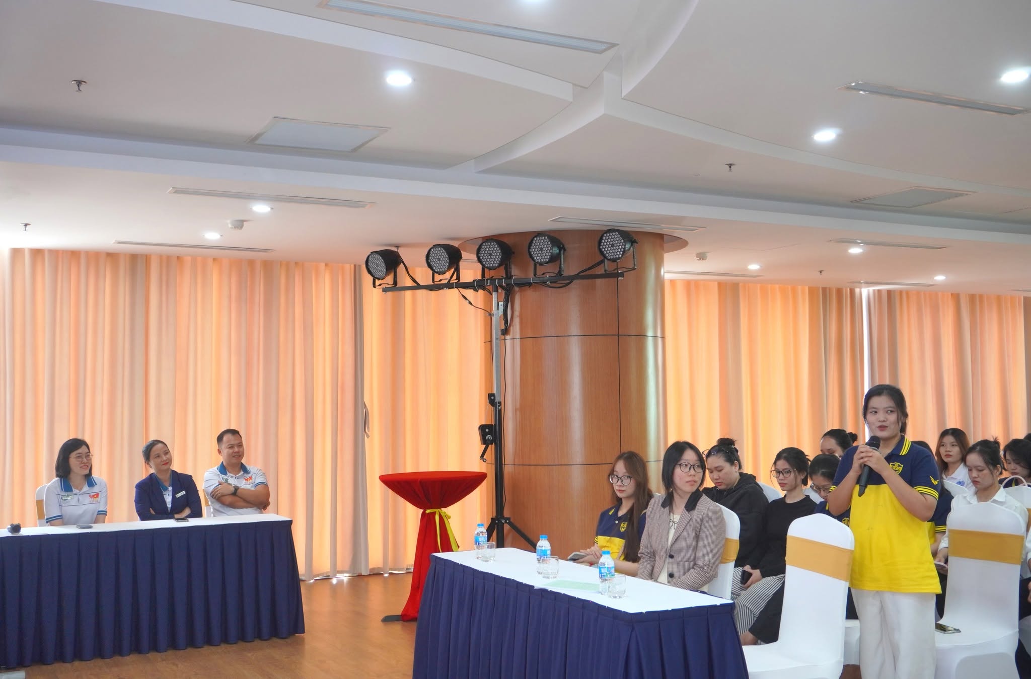 Sinh viên BVU trải nghiệm thực tế nghiệp vụ Hội nghị và Yến tiệc tại Victory Hotel
