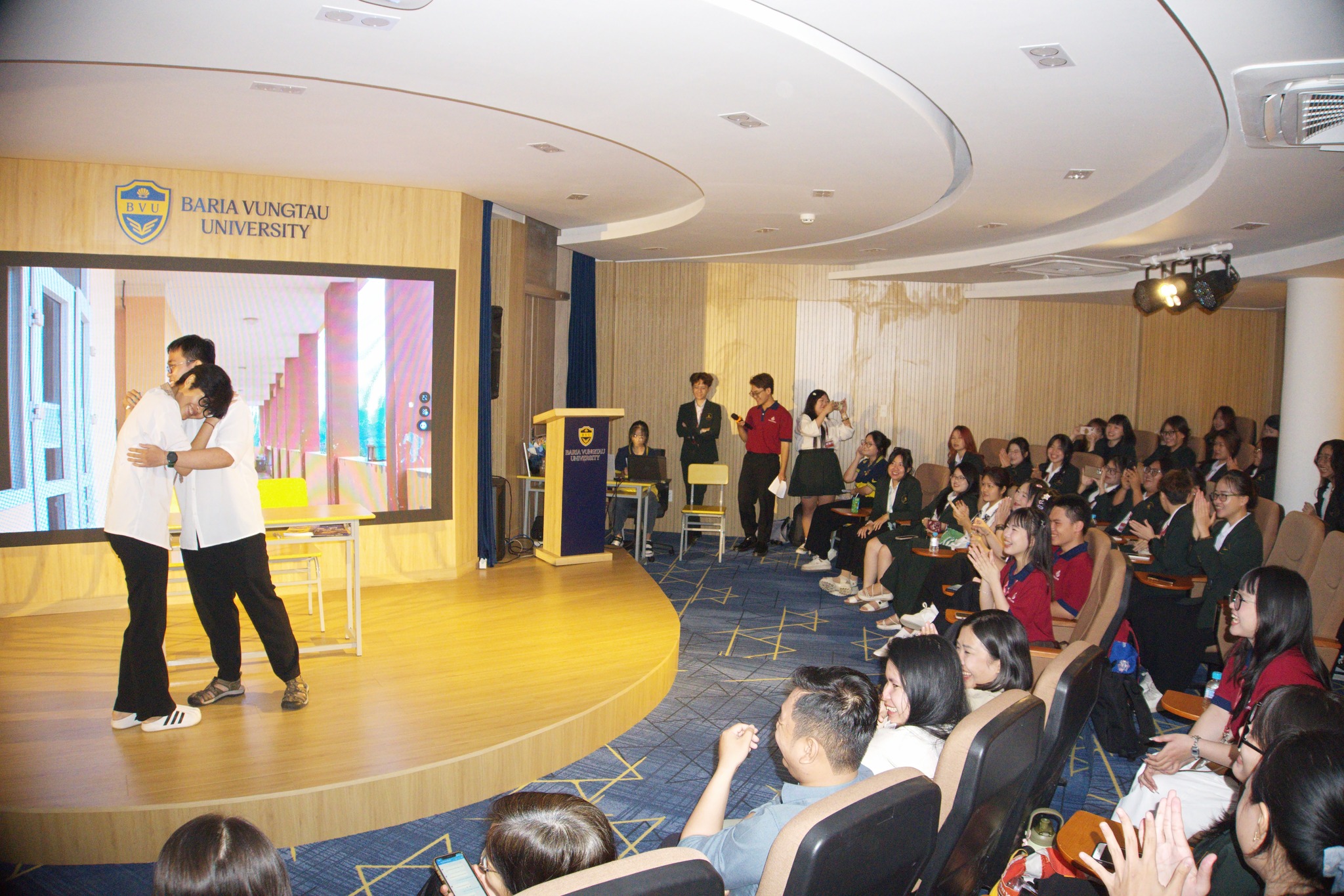 Buổi giao đầy cảm hứng của sinh viên BVU và Đại học Yersin Đà Lạt