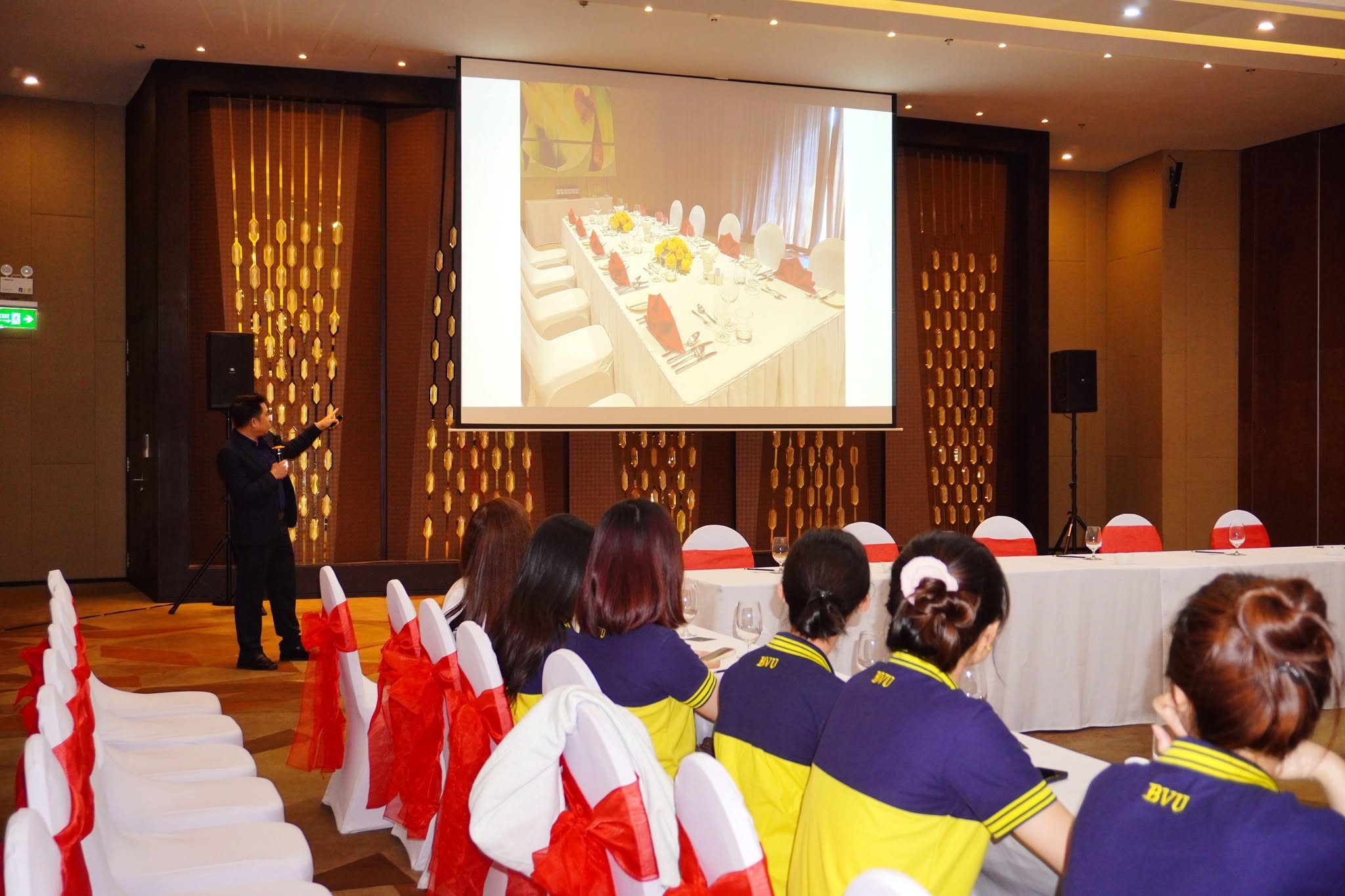 Sinh viên BVU trải nghiệm thực tế nghiệp vụ Hội nghị và Yến tiệc tại Khách sạn 5 sao Pullman Vũng Tàu