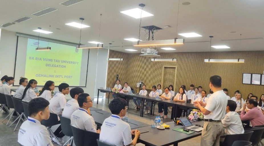 Tuyển sinh Cử nhân tài năng ngành Logistics và Quản lý chuỗi cung ứng