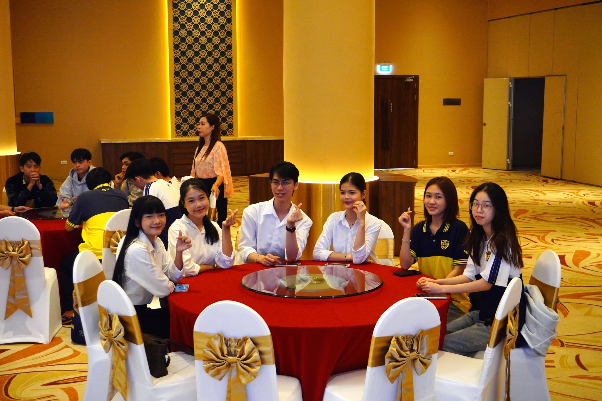 Sinh viên BVU “thực chiến” mô hình 7Ps trong Marketing Dịch vụ tại Khách sạn 5 sao Vias Vũng Tàu