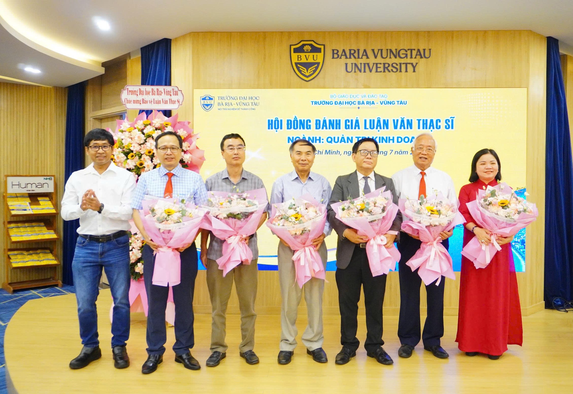 BVU tổ chức bảo vệ luận văn Thạc sĩ ngành Quản trị Kinh doanh cho 66 học viên cao học