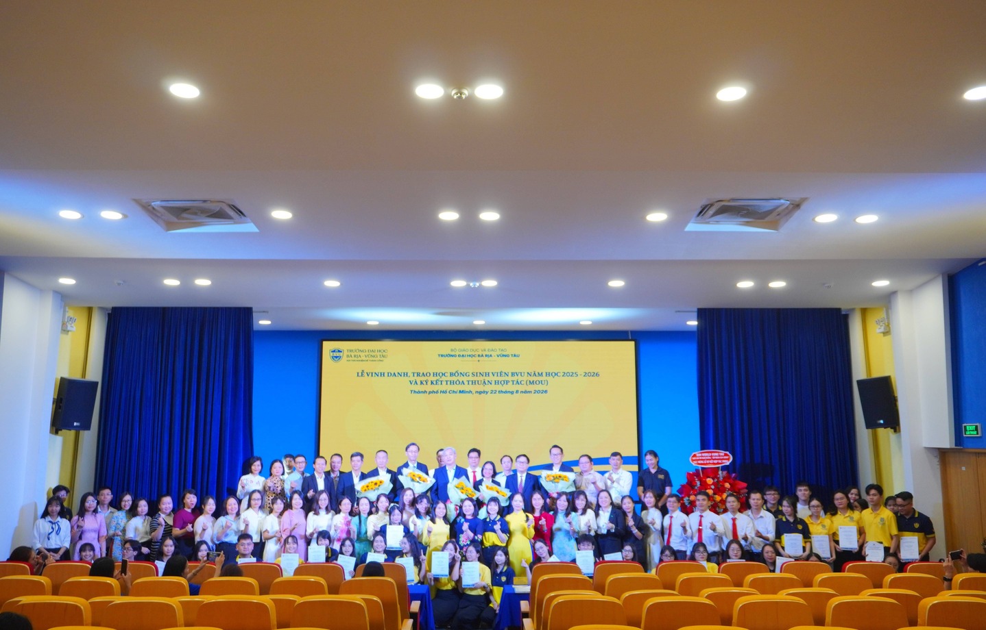 BVU trao gần 400 triệu đồng học bổng và ký kết Thỏa thuận hợp tác cùng các doanh nghiệp