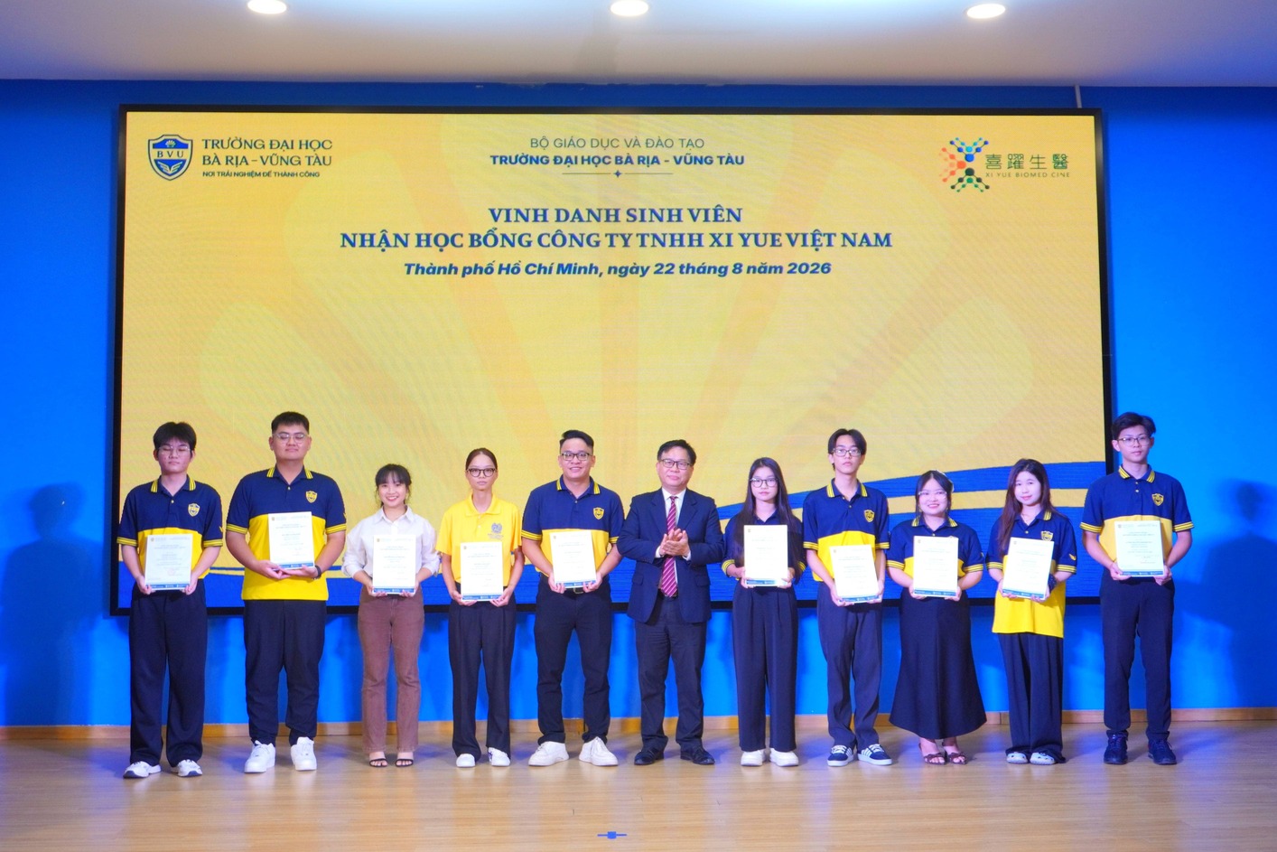 BVU trao gần 400 triệu đồng học bổng và ký kết Thỏa thuận hợp tác cùng các doanh nghiệp