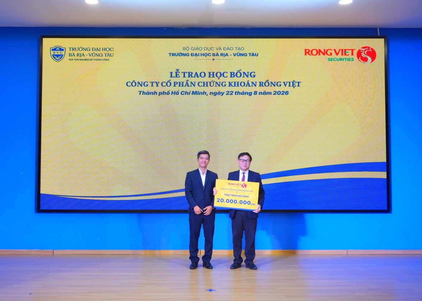 BVU trao gần 400 triệu đồng học bổng và ký kết Thỏa thuận hợp tác cùng các doanh nghiệp