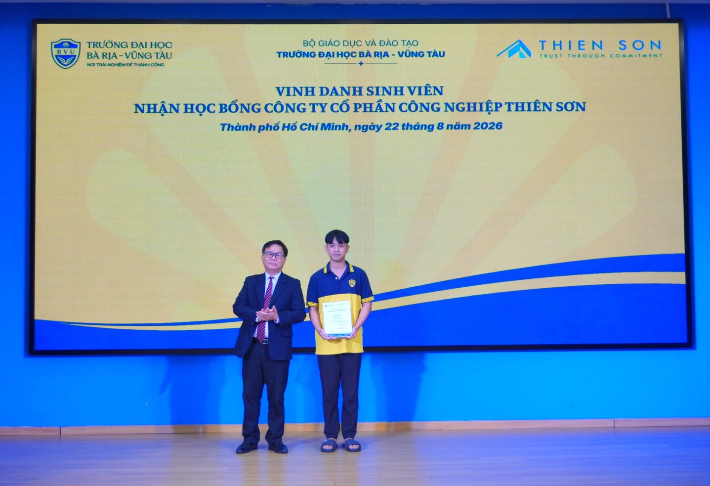 BVU trao gần 400 triệu đồng học bổng và ký kết Thỏa thuận hợp tác cùng các doanh nghiệp