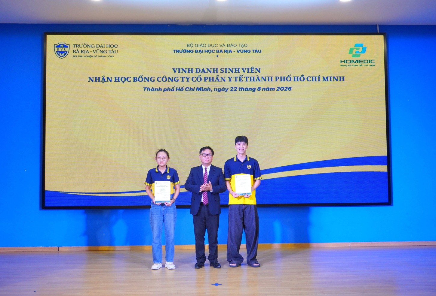 BVU trao gần 400 triệu đồng học bổng và ký kết Thỏa thuận hợp tác cùng các doanh nghiệp