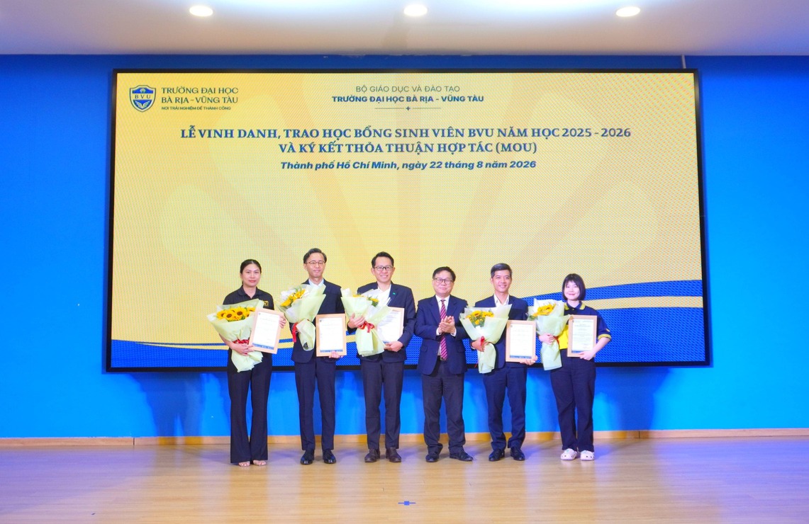 BVU trao gần 400 triệu đồng học bổng và ký kết Thỏa thuận hợp tác cùng các doanh nghiệp