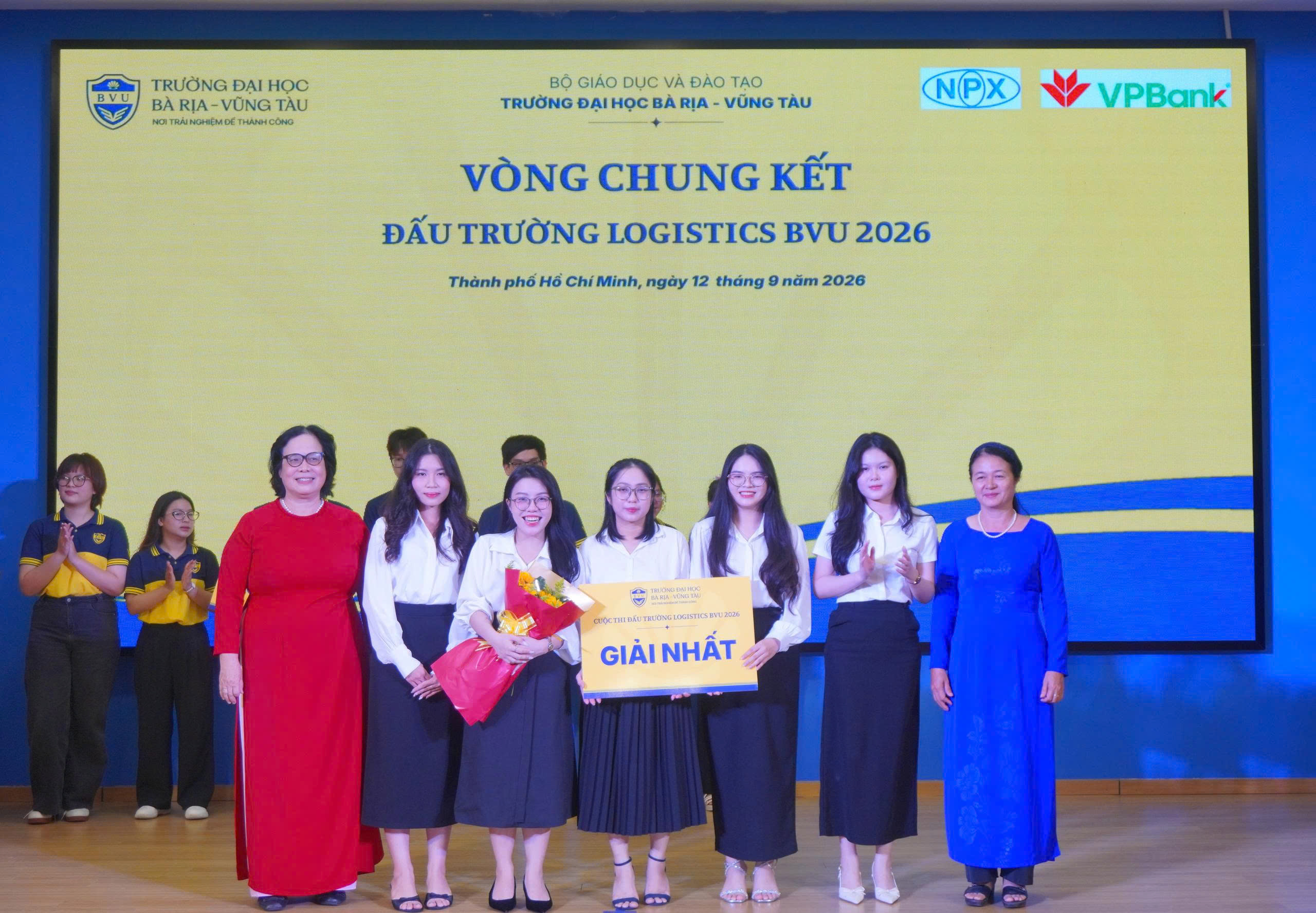 LOGIQUEENS – Quán quân chung kết cuộc thi “Đấu trường Logistics BVU 2026”